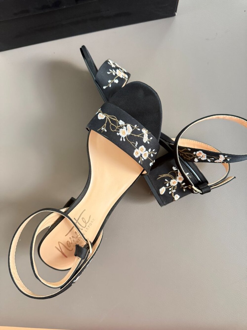 Nanette Lepore Ruby Black Floral Embroidered Block Heel Sandals Sz 7